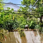 Spacious Garden House, Оребич